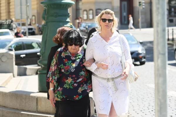 FOTO: Herečka Marika Procházková. – stránka 8