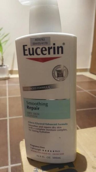 Eucerin Smoothing Repair - pleťové mléko pro suchou pleť