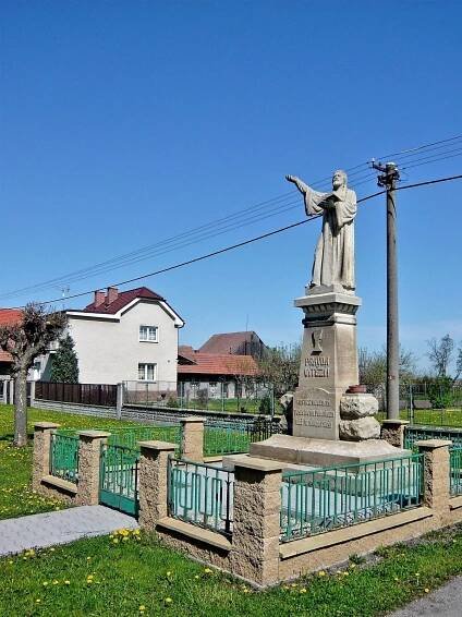 Lužec n/C-pomník Mistra Jana Husa z r.1931