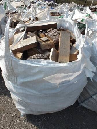 AKCE - 25% * Palivové dříví odřezky nesušené - bigbag 1 prms