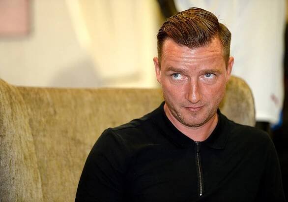 Nechci rozdělovat voliče, kteří touží po změně, řekl Šmicer. A vzdal se kandidatury