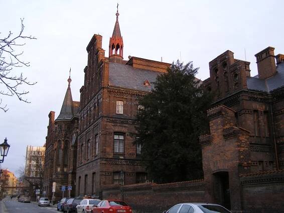 Soubor:Nemocnice - Zemská porodnice (Nové Město), Praha 2, Apolinářská, Ke Karlovu 18, Nové Město - detail.JPG