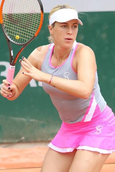Soubor:Pavlyuchenkova RG18 (32) (42978776221).jpg – Wikipedie