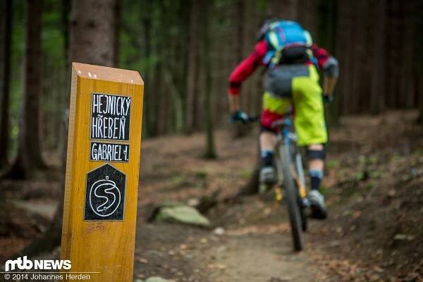 Wegweiser: Schwarzer Loop Hejnicky hreben, Trail Gabriel I