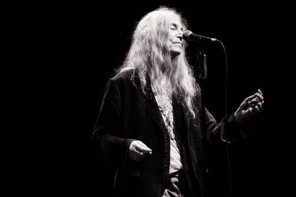 Legendární Patti Smith se vrátila do Prahy - musicserver.cz