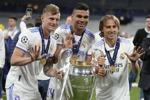 Luka Modrič, Casemiro i Toni Kroos slaví již pátý titul v Lize mistrů.