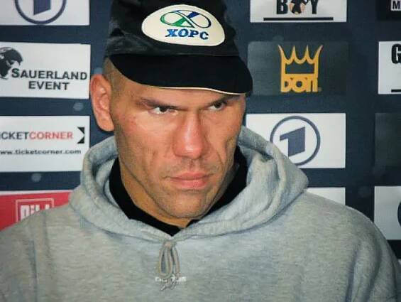 Galerie: Bohatý poslanec – boxer poradil penzistce, ať se za chudobu nestydí - Galerie - Echo24.cz