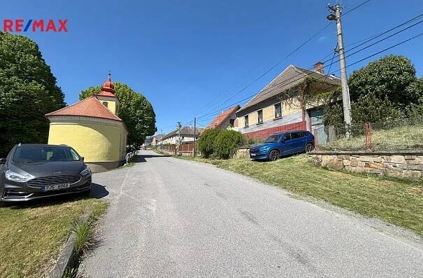 Prodej zemědělské usedlosti v obci Radonín 2057 m2 – klid, prostor a široké využití