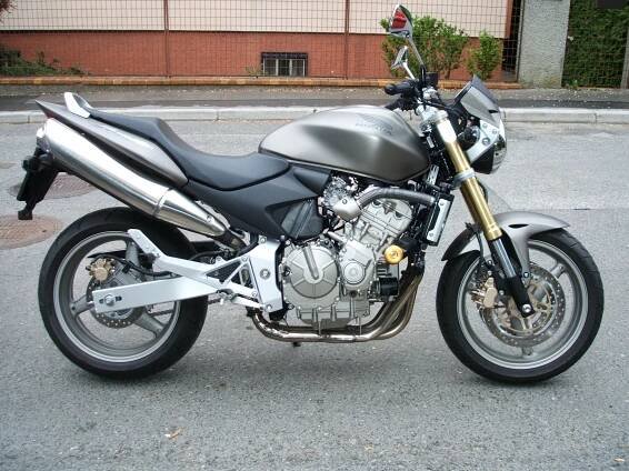 Soubor:Honda Hornet 600 2005.jpg
