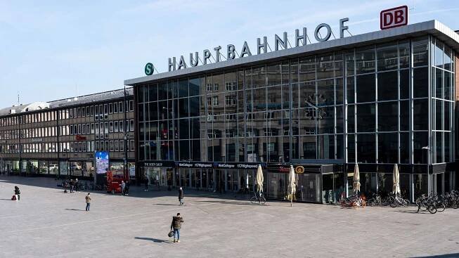 Hauptbahnhof Köln: Verbindungen, Shops, Anfahrt, Geschichte
