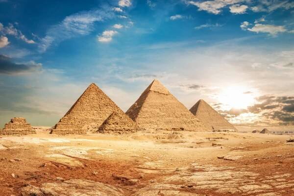 Pyramidy byly postaveny pomocí tzv. Herodotova stroje, tvrdí spis starý 4 500 let