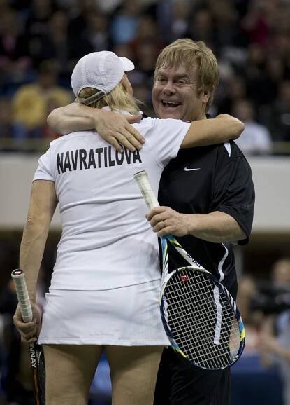 Give me five! Legenda Navrátilová s Eltonem Johnem vyhráli hvězdnou čtyřhru!