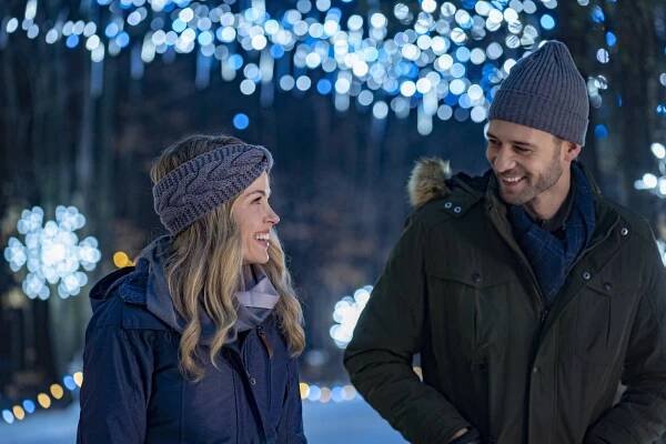 Jocelyn Hudon, Steve Lund - Baby, It's Cold Inside - Z filmu