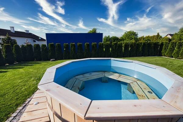 Záhradná jacuzzi 160 s hydromasážou: bez impregnácie