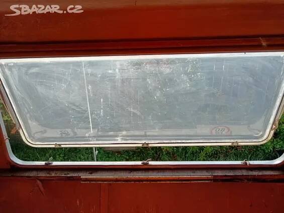 okna na karavan oteviraci