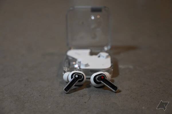 Recenze sluchátek Nothing Ear: Prémiové funkce za střední cenu
