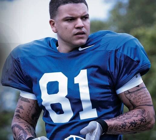 Josh Rivera encarna a Aaron Hernandez en 'American Sports Story'