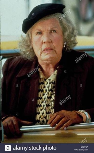 Kathleen Freeman, ubiquitous comic actress who excelled in parts ranging from frowsy landladies to suspiciou… | Kathleen freeman, Character actor, Character actress