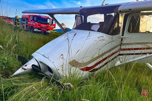 VIDEO, FOTO: Ve Frýdlantu nad Ostravicí havarovalo malé letadlo