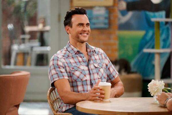 Call Me Kat - Call Me Thor - Z filmu - Cheyenne Jackson