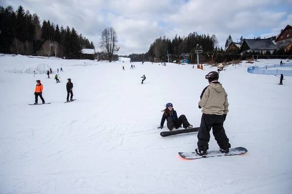 VIDEO: Ski areály na Bruntálsku přilákaly lyžaře z jižní Moravy i Vysočiny