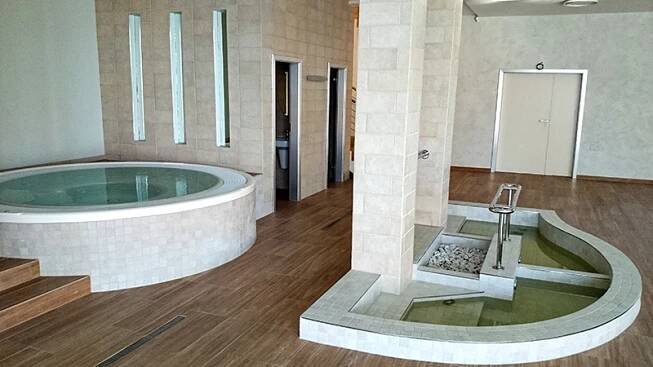 Vířivky – 4 SPA | Bazény, Sauny, Vířivky Karlovy Vary