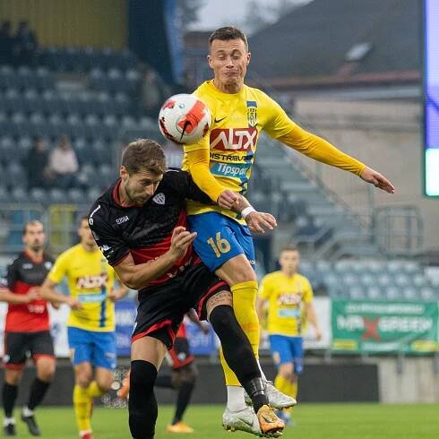 Podívejte se: Jakub Yunis trefil Opavě tři body
