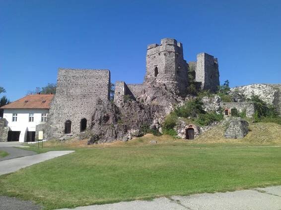 Súbor:Hrad Levice.jpg