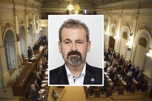 Praktiky pardubické SPD: kdo chtěl být na kandidátce, musel zaplatit. 'Byla to na lidi bouda,' říká exčlenka