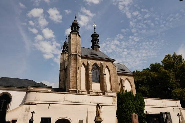 Fotky: Přes den davy, večer prázdno. Kutná Hora mezi turismem a klidem