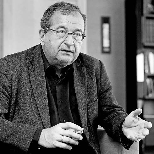Zemřel Cyril Höschl