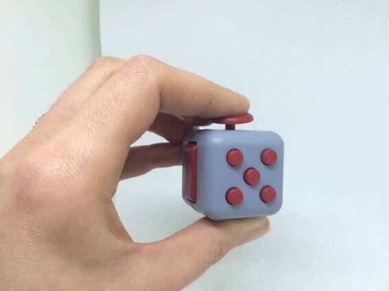 Antistresová kostka fidget cube
