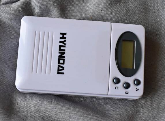 elektronický dávkovač léků se signalizací