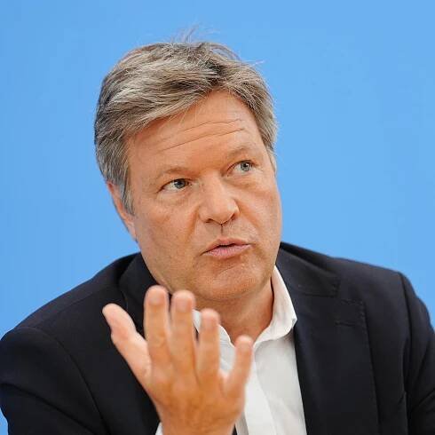 Robert Habeck (Bündnis 90/Die Grünen), geschäftsführender Bundesminister für Wirtschaft und Klimaschutz, stellt die Frühjahrsprojektion der geschäftsführenden Bundesregierung vor.