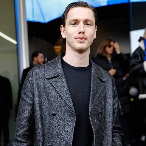 Harris Dickinson arrives at the Prada fashion show during the Milan Menswear Fall/Winter 2025 - 2026 Fashion Week on January 19, 2025 in Milan, Italy.