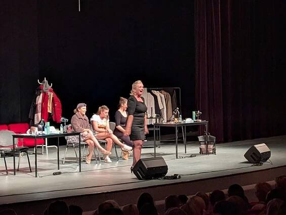 Inscenácia Dámska šatňa, Eva Pavlíková, Lenka Barilíková, Alena Pajtinková, Jana Kovalčíková.