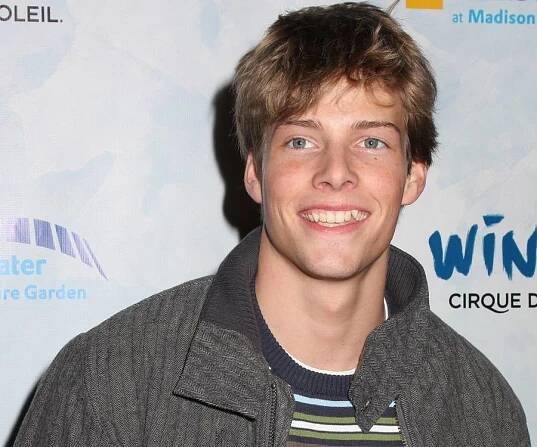 Hunter Parrish Biography - Facts, Childhood, Family Life & Achievements