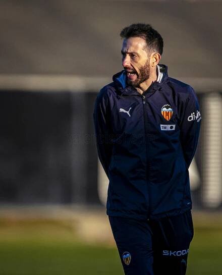 Valencia CF return to training after Christmas break - Valencia CF