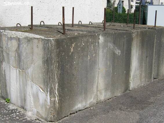 betonové kvádry