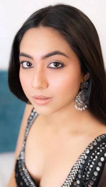 Reem Shaikh is a vision in ethnic looks