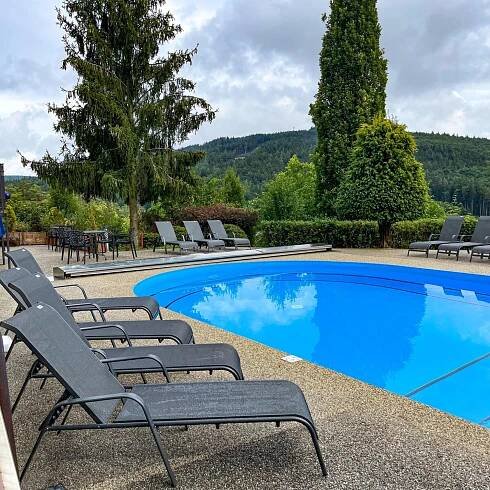 Venkovní vyhřívaný bazén | Lázeňský & wellness hotel NIVAMARE - Luhačovice - Pozlovice