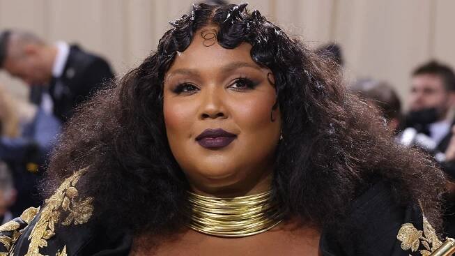 Lizzo Went Bronde For a Day and Looked Totally Different – See Photo