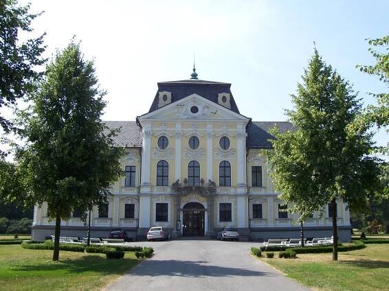 Zámek v Kravařích - encyklopedie-hlucinska.cz
