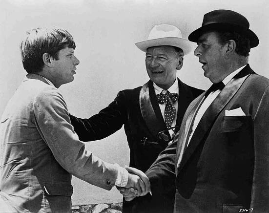 Robert Morse, John Gielgud, Robert Morley - The Loved One - Z filmu