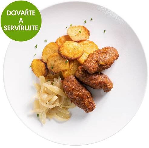 Čevapčiči s opečenými brambory a konfitovanou cibulí od Honzy Bureše
