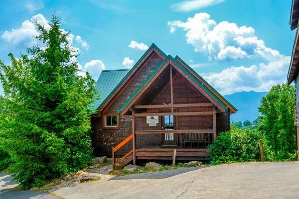 Chalet Village Cabin – Eagle’s Nest | Gatlinburg Cabins | Gatlinburg Cabin Rentals | Chalet Village