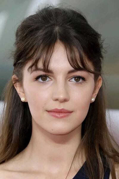 Ella Hunt herečka