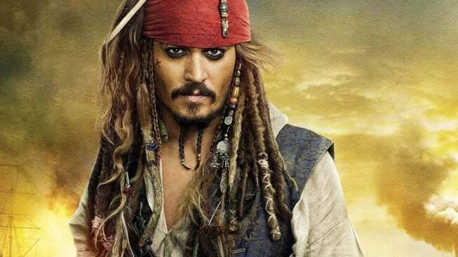 VIDEO: Johnny Depp se objevil v Disneylandu jako Jack Sparrow! Reakce šokovaných fanoušků vás dostanou!