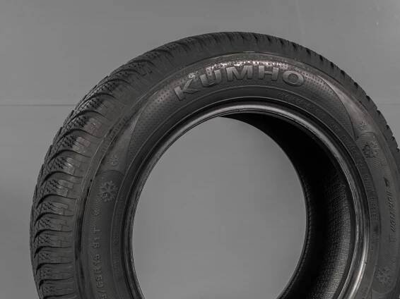 KUMHO IZEN KW23 195/65 R15 91T 8808956105785 ZIMNÍ PNEUMATIKY 