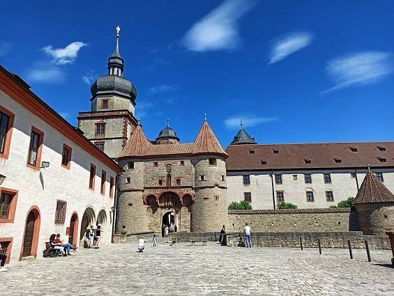 Würzburg – romantické město památek a vína kousek od hranic - Svět podle DAM (i pánů)